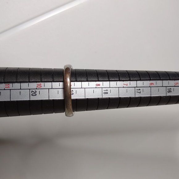 Silver Tone And Black Oval Shaped Ring Size 9 - Picture 10 of 11